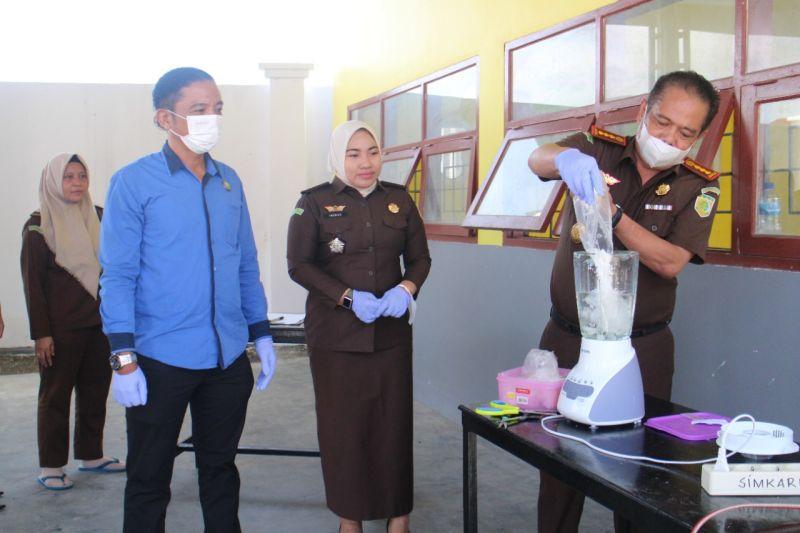 Kejaksaan Bone Buat 'Jus Sabu' untuk Musnahkan Barang Bukti Tindak Pidana Narkotika dan Lainnya