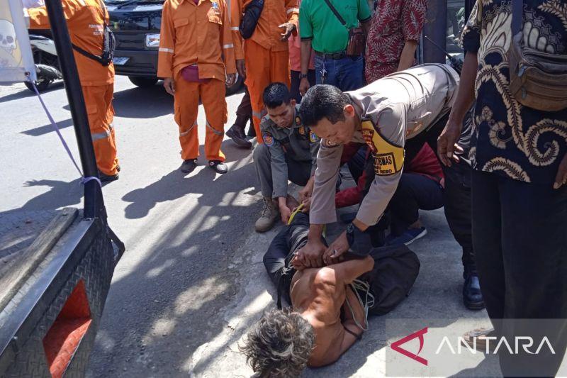 Update Kondisi Satpol PP Ditusuk di Jaktim: Dirawat Inap dan Berangsur Membaik