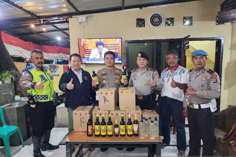 Jelang Tahun Baru, Polisi Mulai Razia Miras di Bandung