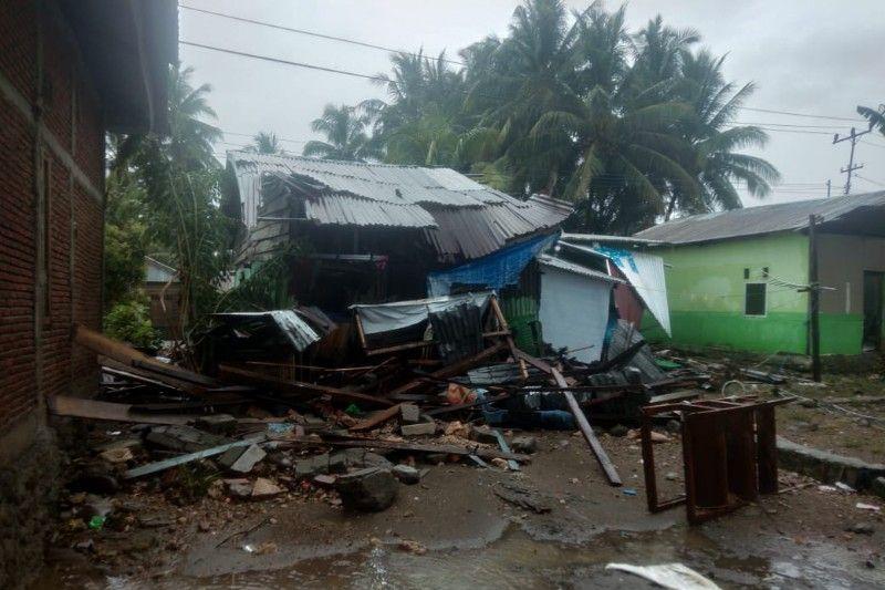 Gelombang Pasang Rusak 13 Rumah di Mamuju