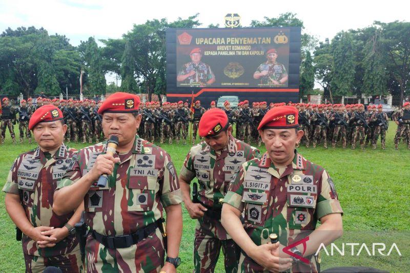 Panglima TNI dan Kapolri Terima Brevet Merah hingga Brevet Komando dari Kopassus