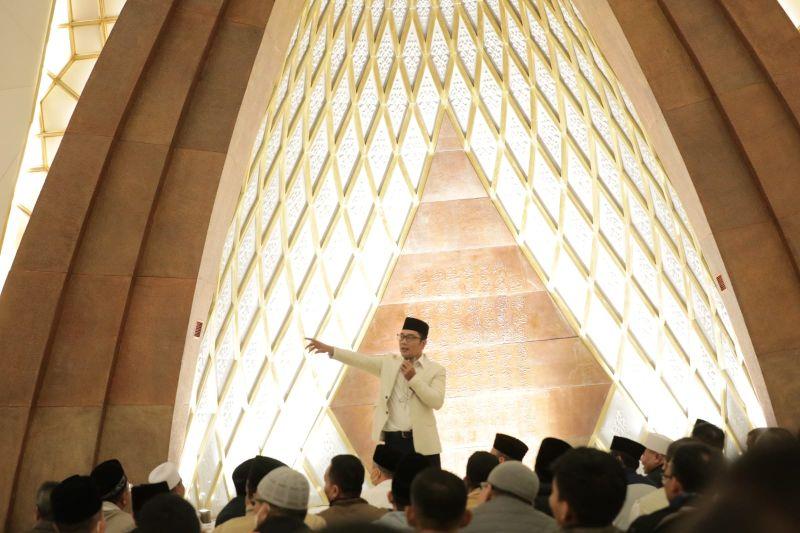 Wow.. Tengok Megahnya Masjid Terapung Al Jabbar di Gedebage, Bandung