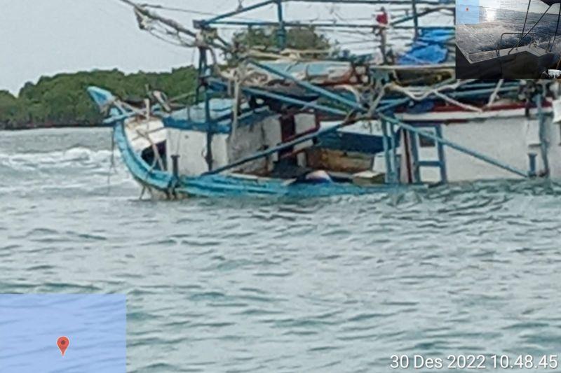 Kapal Cumi Tenggelam Usai Tabrak Karang di Perairan Kepulauan Seribu Utara
