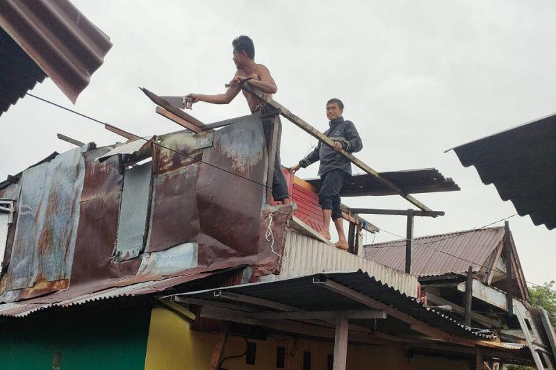 10 Rumah di Makassar Rusak usai Dilanda Angin Puting Beliung