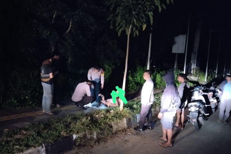 Mabuk, Bule Asal Spanyol Ditemukan Pingsan di Jalan Raya Mandalika