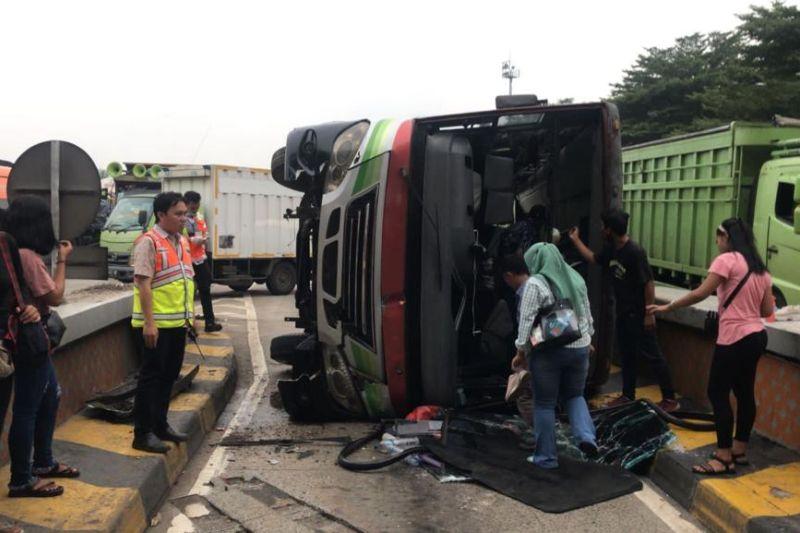5 Oang Luka-luka Akibat Kecelakaan Bus Karyawan di Cikupa