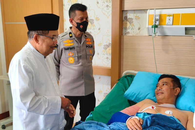 Jenguk Kapolda Jambi, JK: Semoga Lekas Sembuh dan Bisa Bertugas Kembali