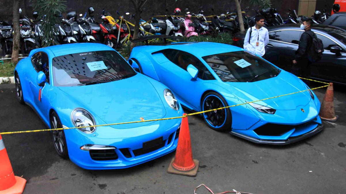 Intip Isi Garasi Mewah Doni Salmanan yang Sempat Disita Kejaksaan, Ada Mobil Porsche hingga Motor Ducati!