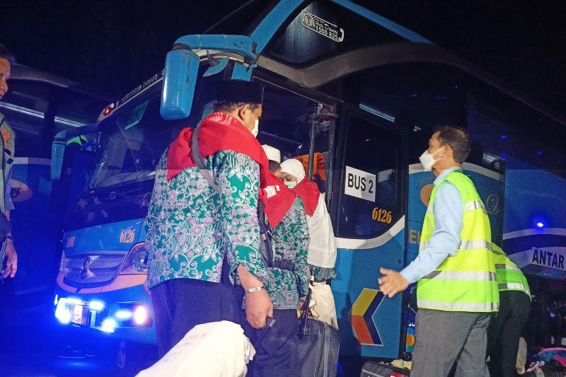 389 Jemaah Calon Haji dari Embarkasi Jakarta Berangkat ke Tanah Suci