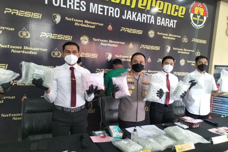 Geger! Polres Jakbar Amankan Puluhan Ribu Ekstasi Malaysia dari Pelabuhan Sungai di Pekanbaru