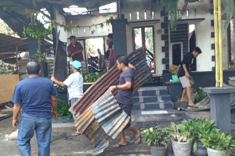 Satu Rumah dan Warung di Solok Hangus Dilalap Si Jago Merah, Kerugian Capai Ratusan Juta