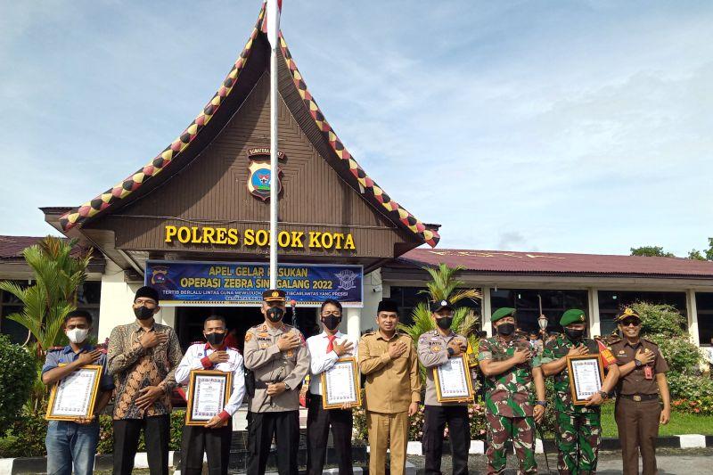 Polres Solok Kota Apresiasi Sopir Bus usai Gagalkan Pengiriman Ganja 4,5 kg ke Jakarta