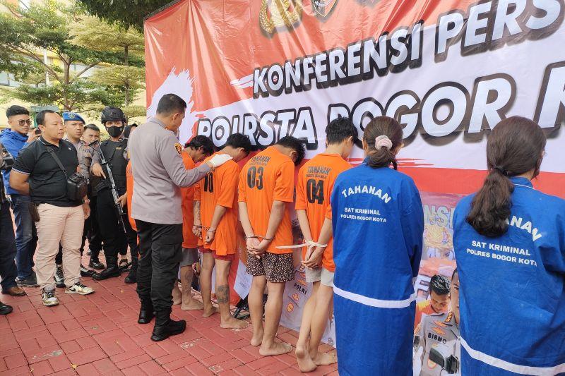 Terungkap Modus Begal Spesialis Senggol HP hingga Pecah di Bogor