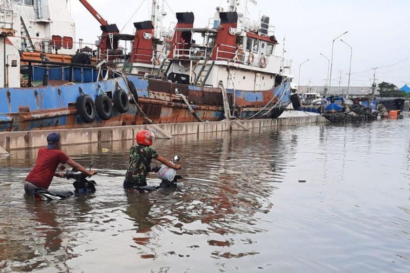 Polisi Sebut Puncak Banjir Rob di Semarang Diperkirakan bakal Terjadi Hari Ini