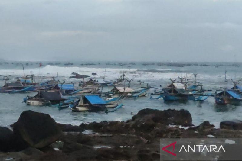 Waspada Gelombang Tinggi Diprediksi akan Melanda Pesisir Selatan Cianjur