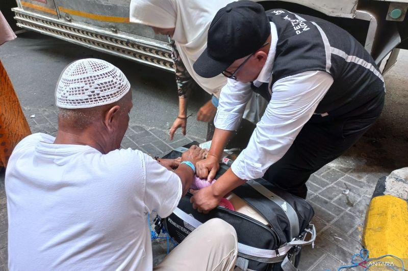 Pembongkaran Koper Jadi Pelajaran Jamaah Haji yang Nakal Bawa Zam-zam