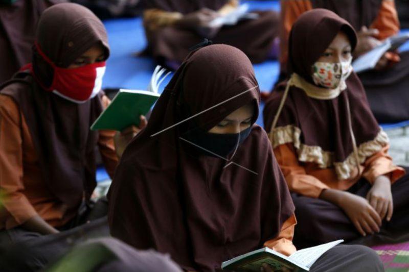 Kepsek SMPN 46 Bantah Guru Paksa Siswi Muslim Pakai Jilbab
