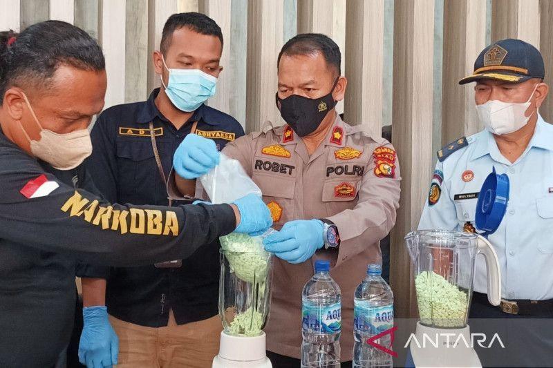 Polda Riau Musnahkan 4.000 Pil Ekstasi Warna Hijau