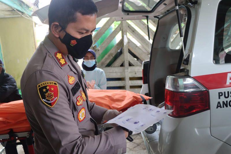 Polisi Selidiki Penemuan Mayat Berbalut Selimut dan Lilitan Kabel di Garut
