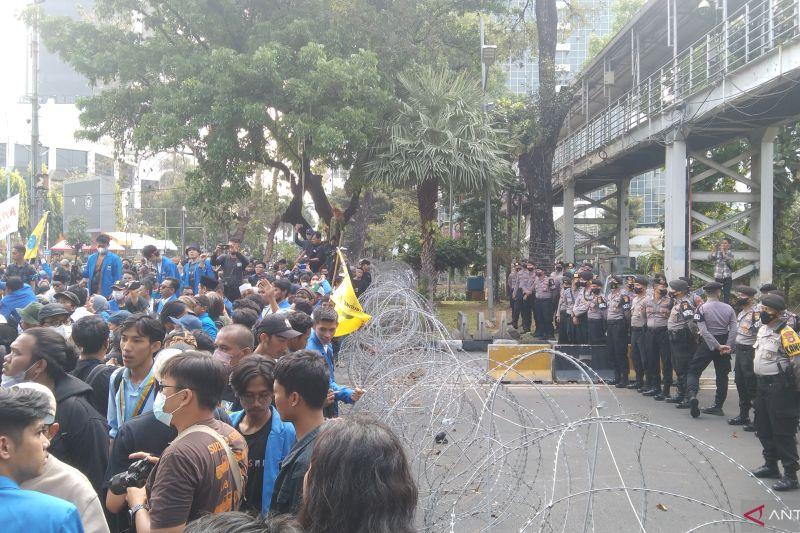 7.200 Personel Gabungan Dikerahkan untuk Jaga Demo Tolak Kenaikan Harga BBM di DPR dan Patung Kuda