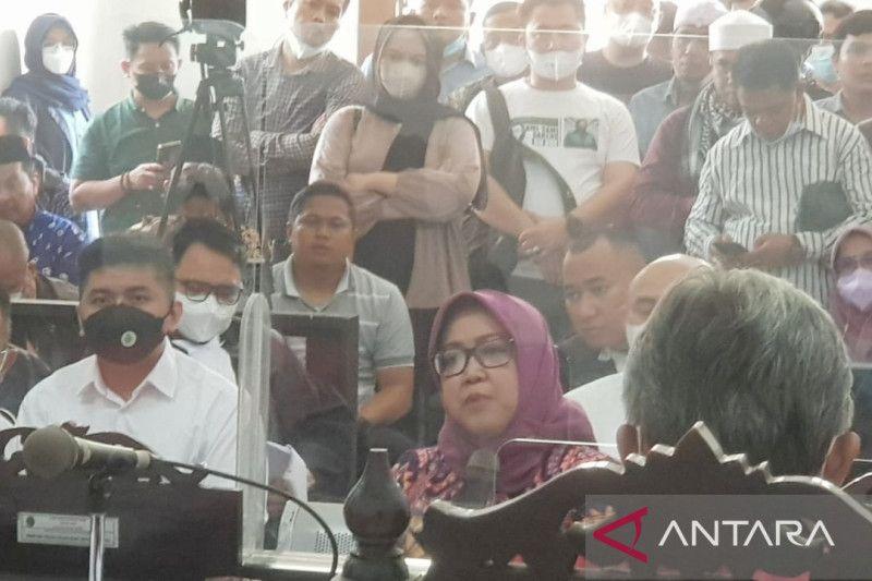 Ade Yasin Terisak-isak Merasa Difitnah: Saya Diborgol untuk Kesalahan tidak Jelas