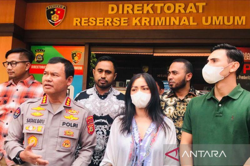 Jessica Iskandar Sambangi Polda Bali Terkait Kepemilikan Alphard B 73 DAR