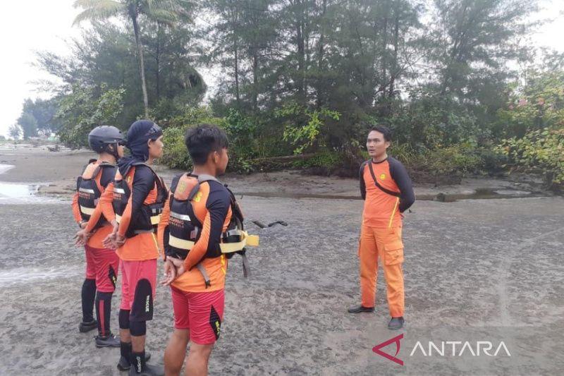 Nelayan Hilang karena Kecelakaan Kapal di Pantai Tapak Paderi Bengkulu Masih Dicari