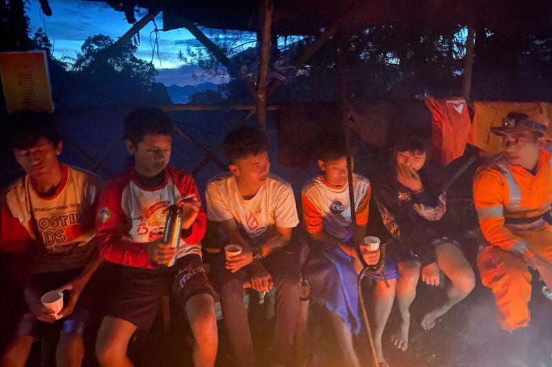 Lima Pendaki Tersesat di Gunung Guntur Garut Dievakuasi