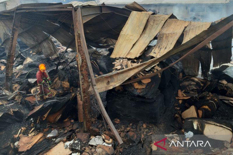 Usai 39 Jam, Akhirnya Kebakaran Gudang Triplek Bandung Berhasil Dipadamkan