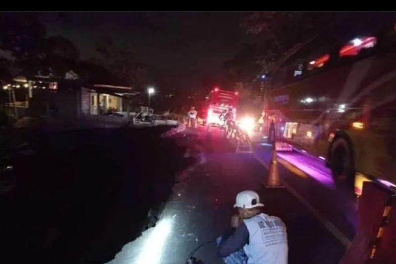 Polres Gunungkidul Rekayasa Lalu Lintas Yogyakarta-Wonosari Imbas Separuh Jalan Ambles