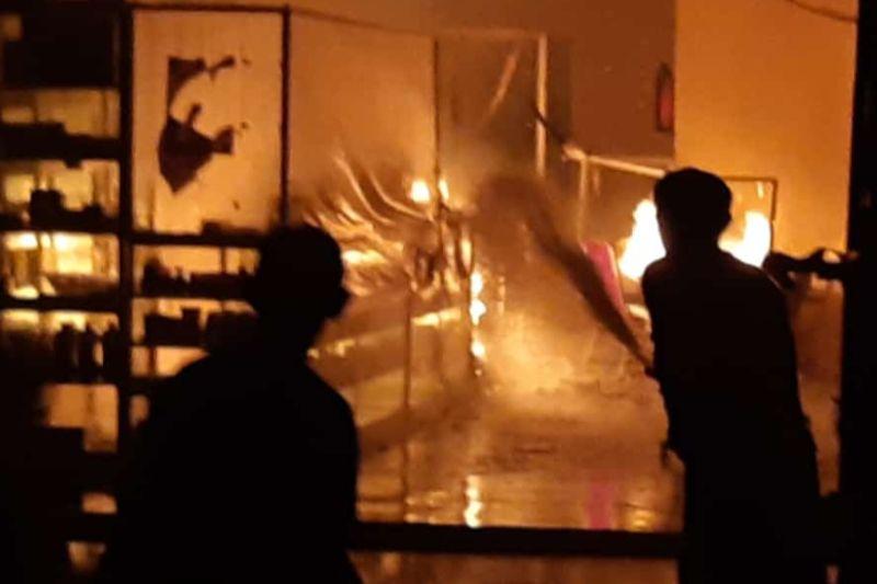 Polisi Selidiki Penyebab Kebakaran 8 Ruko di Perbatasan Indonesia-Malaysia, Kalbar