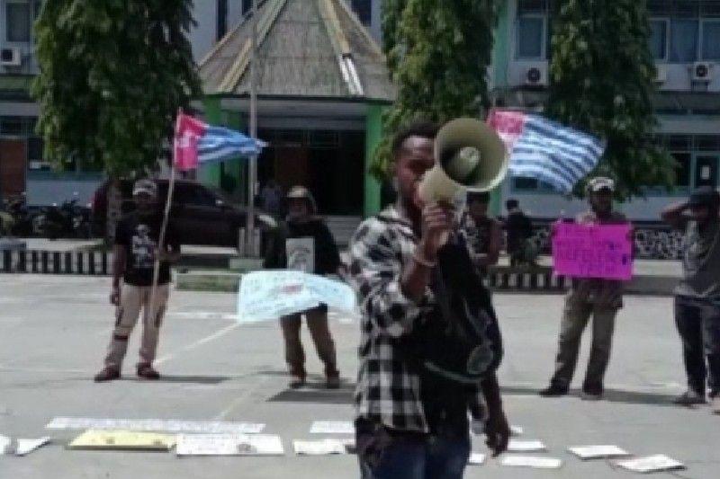 Rusuh! Polisi Amankan 13 Mahasiswa USTJ Demo Kibarkan Bendera Bintang Kejora