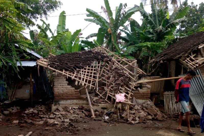 51 Rumah dan Masjid di Bekasi Rusak Diterjang Angin Puting Beliung