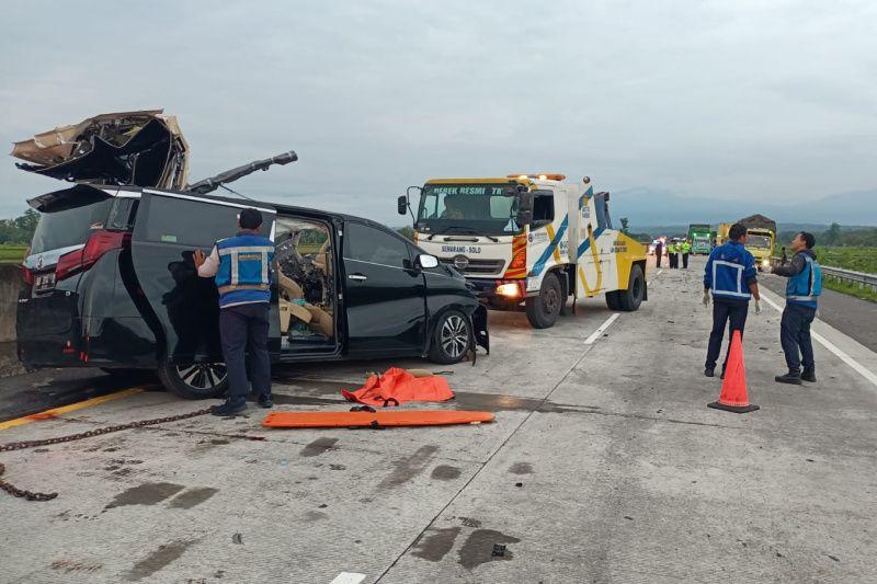 Polisi Duga Penyebab Kecelakaan Alphard vs Truk di Tol Boyolali gegara Sopir Ngantuk