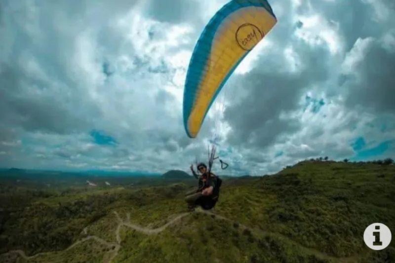 Disporapar Paser Gelar Festival Paralayang di Gunung Boga