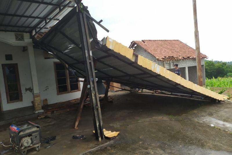BPBD: Terjangan Angin Puting Beliung di Bantul Berdampak di 142 Titik
