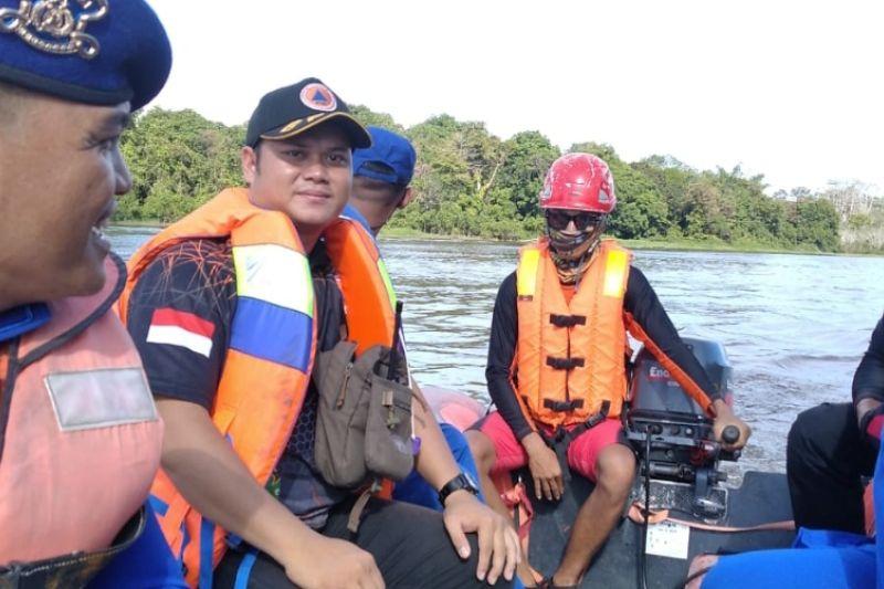Basarnas Sintang Bantu Pencarian Bocah 2 Tahun Tenggelam di Sungai Manday Bika