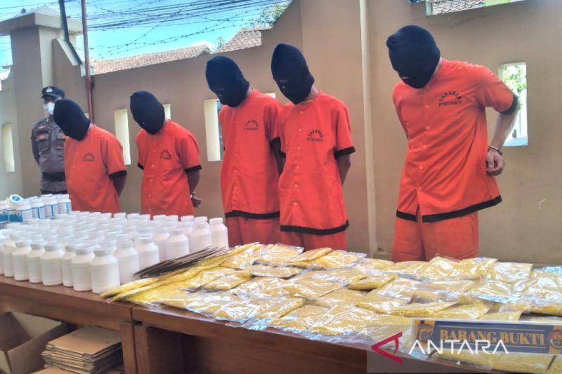 Lima Pengedar Obat Keras Via Online Jaringan Jakarta-Yogyakarta Ditangkap, Dua Buron