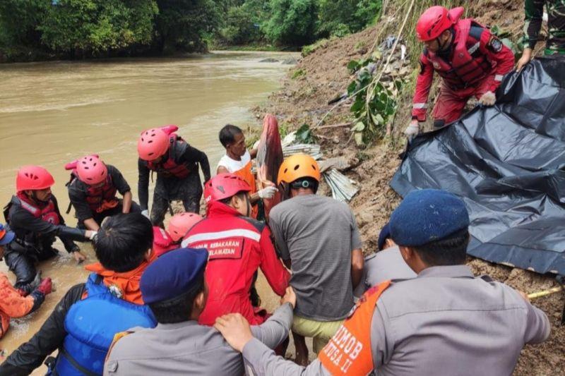Tim SAR Temukan Satu lagi dari Lima Korban Tanah Longsor di Maros