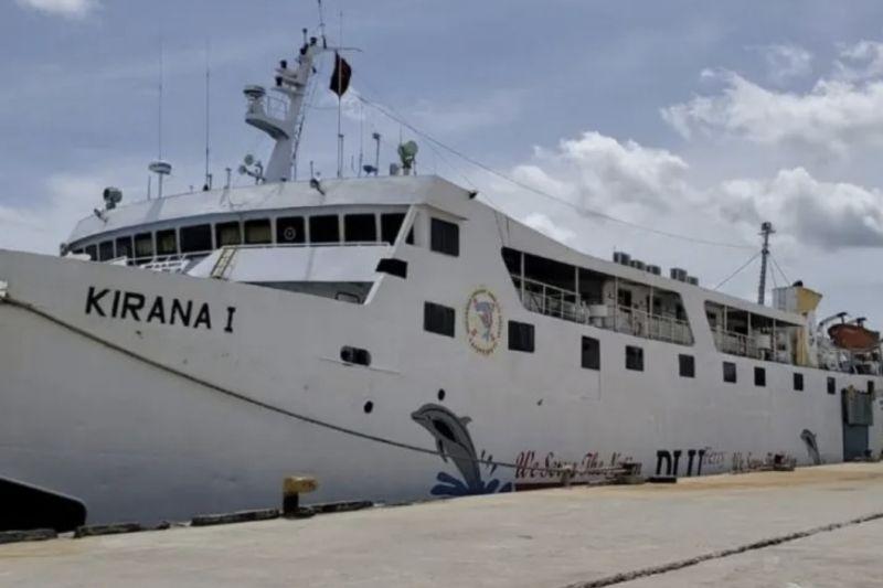 Keberangkatan Kapal dari Pelabuhan Sampit Tertunda karena Sungai Surut