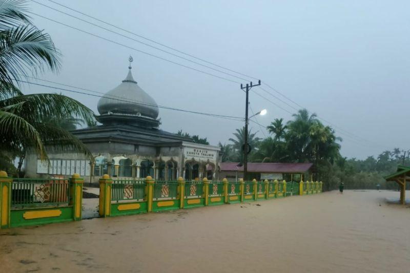 12 Kepala Keluarga Warga Aceh Besar Mengungsi Akibat Rumah Terendam Banjir