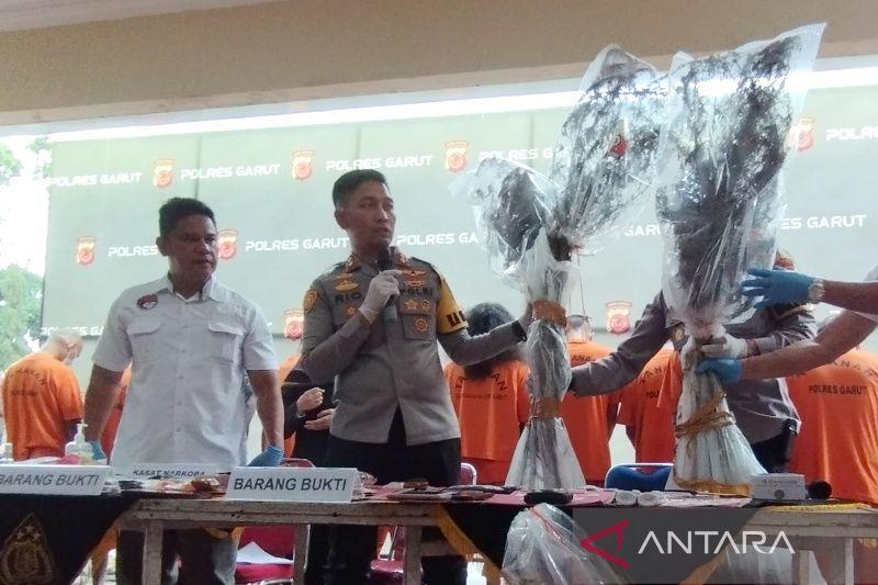 Dukun Nyambi Sebagai Pemilik Ladang Ganja di Garut Ditetapkan Jadi Tersangka