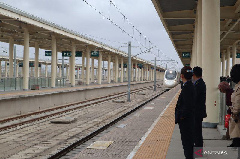 Keren! China Miliki Jalur Kereta Api Terpanjang di Atas Gurun