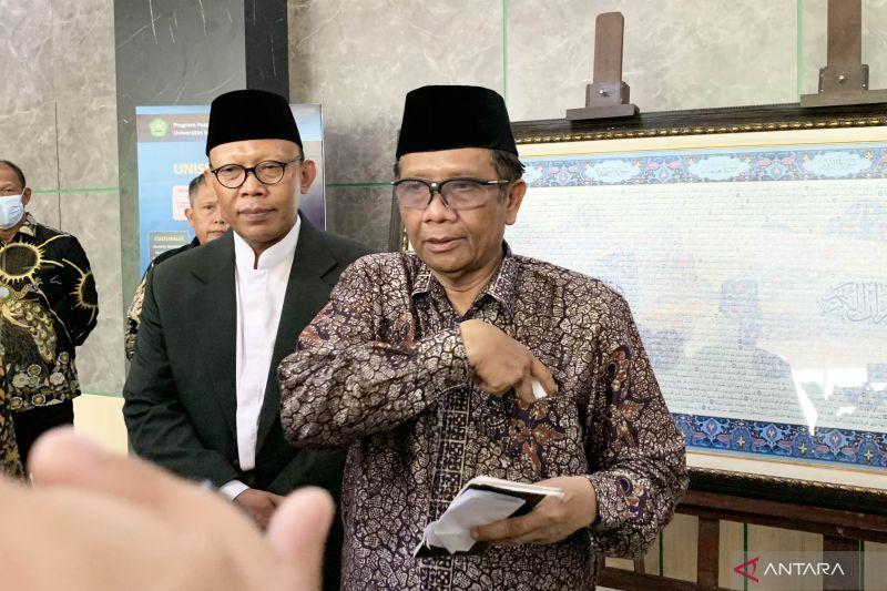 Mahfud Md Singgung Persoalan Jual Beli hukum saat Berceramah Jumat di Masjid Unej