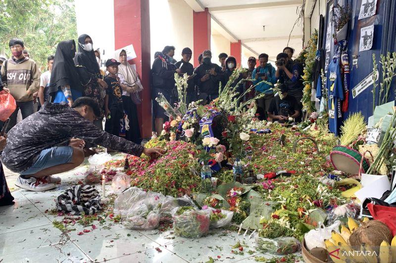 Tak Terima Dibayar Pakai Uang, Ayah Korban Kanjuruhan Minta Ketua Panpel Dihukum Mati!