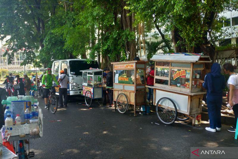 Sejumlah PKL Apresiasi Pemprov DKI karena Dibolehkan Dagang di Luar Area CFD