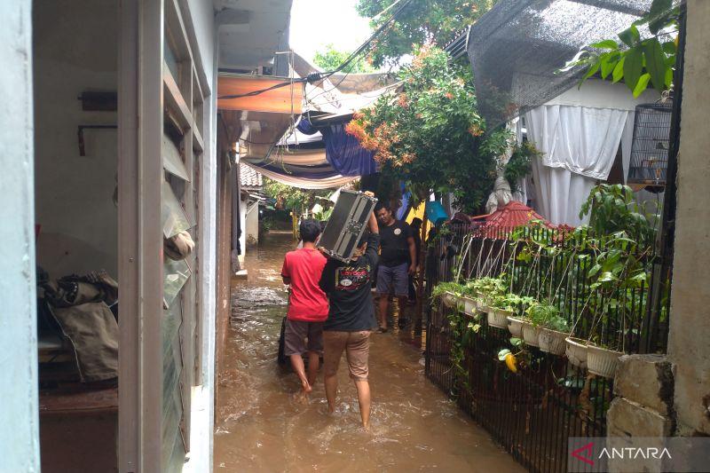 Imbas Luapan Kali Krukut dan Hujan Deras, Wilayah Cilandak Timur Dilanda Banjir Setinggi 65 cm