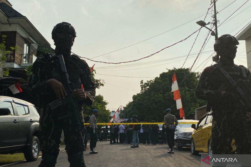 Pengacara Putri Candrawathi Datangi Rumah Pribadi Ferdy Sambo yang Dijaga Ketat Brimob