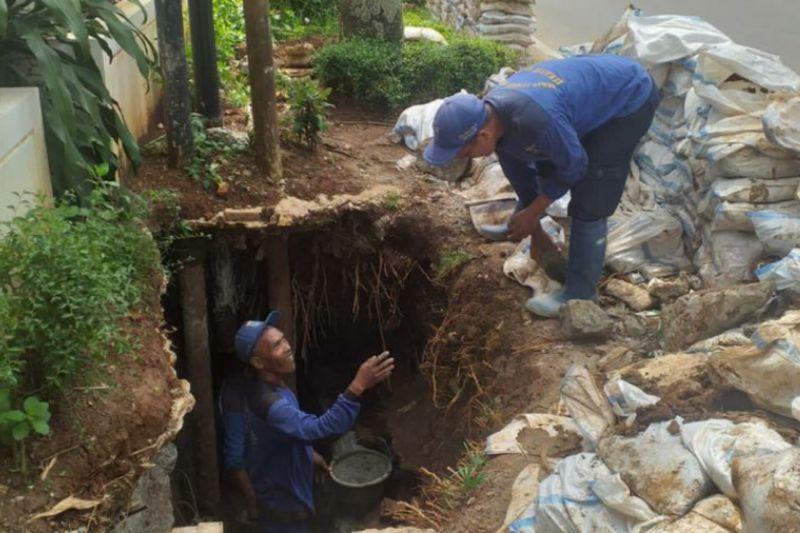 Saluran Air di Kebayoran Lama Ambruk, Pemkot Jaksel Benahi Guna Antisipasi Banjir