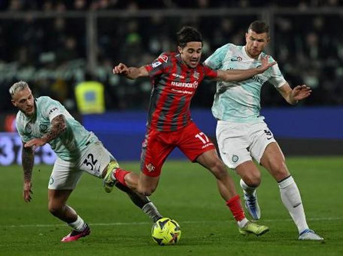 Comeback, Inter Milan Bekuk Cremonese 2-1